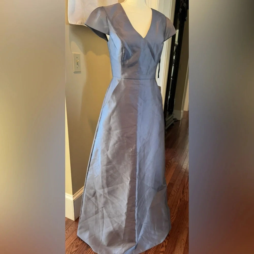 NWT Alfred Sung Cap Sleeve‎ V-Neck Satin Gown with Pockets Silverstone Size 4 - Picture 3 of 17